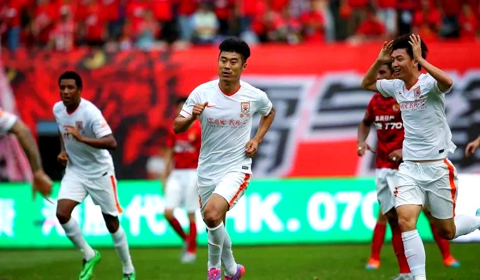 必威体育官网入口-波澜起伏的比赛，球员们为荣耀奋力拼搏的简单介绍