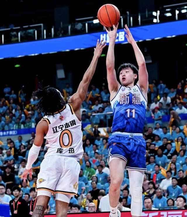 在各项比赛中崭露头角